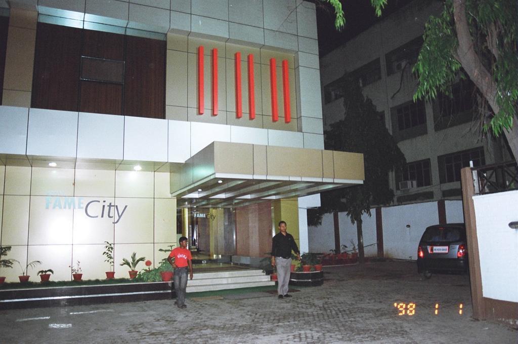 Hotel Fame City Guwahati Bagian luar foto